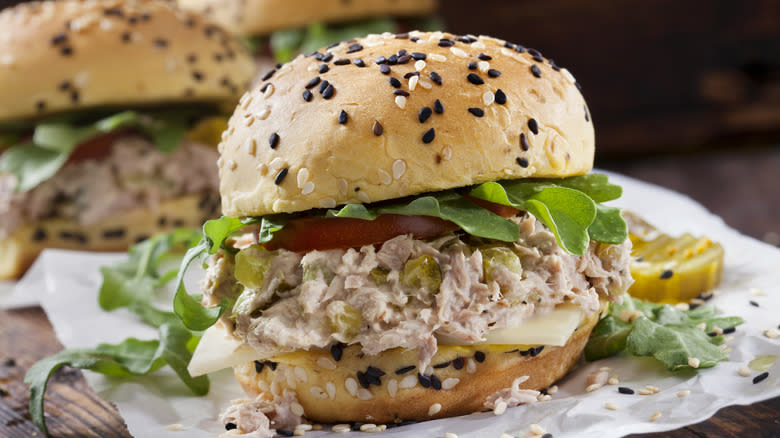 Tuna salad sandwich on bun 