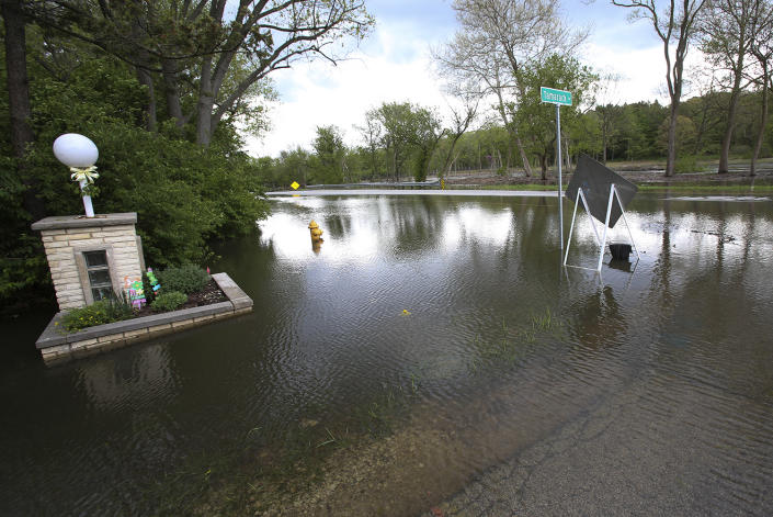 <p>Heavy weekend rains closed parts of Route 53 through Lisle, Ill., Monday, May 1, 2017. The governor of Illinois has activated the State Emergency Operations Center as flooding affects parts of the state after heaving weekend rains. (Bev Horne/Daily Herald via AP) </p>