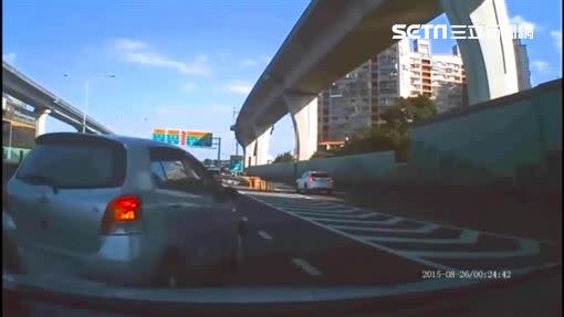 謝女行車紀錄器錄下車禍事發經過。（圖／翻攝畫面）