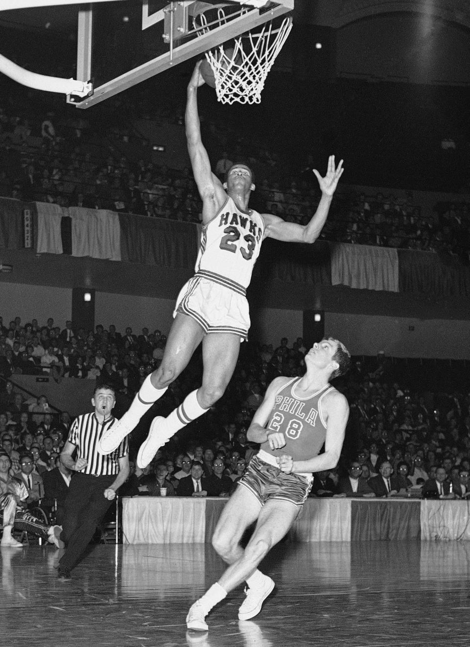 FILE - In this Jan. 31, 1967 file photo, St. Louis Hawks rookie forward Lou Hudson (23) goes to the basket against Philadelphia's Bill Melchionni, in St. Louis. Six-time All-Star Lou Hudson died Friday, April 11, 2014, in Atlanta, the Atlanta Hawks said. He was 69. (AP Photo/File)