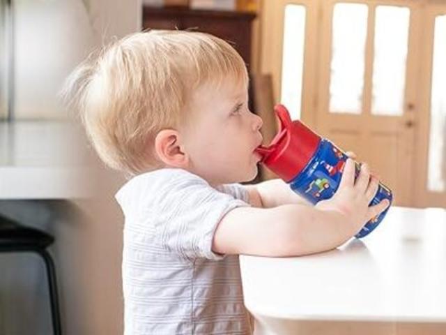 The TikTok-Viral Simple Modern Water Bottle Comes in a Kids' Version & We  Need Several, Stat