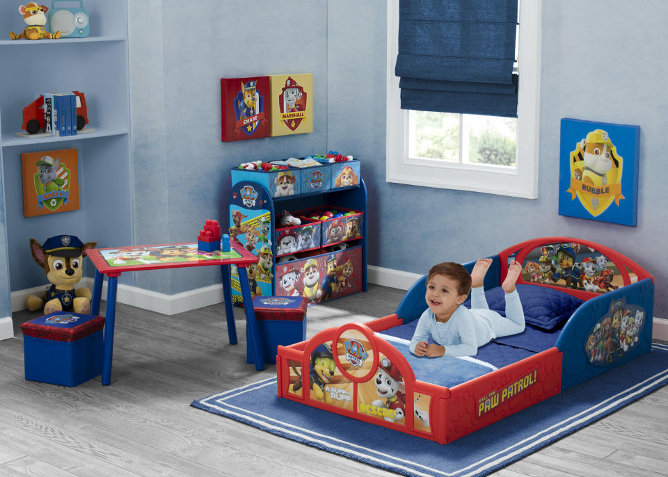 Outfit a kid's room with this five-piece Paw Patrol set and tails will start wagging. (Photo: Walmart)