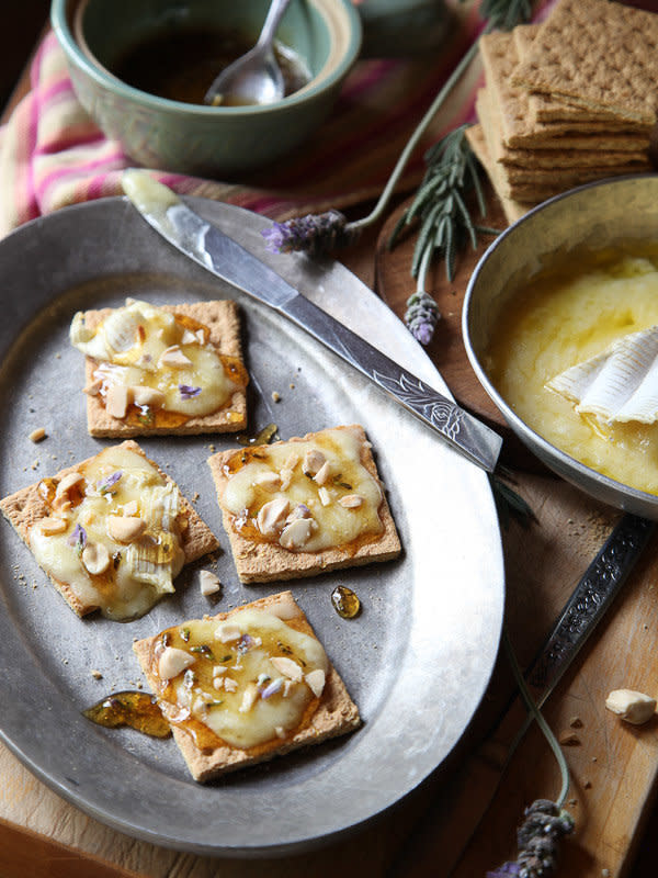 <strong>Get the <a href="http://www.foodiecrush.com/2013/09/baked-brie-graham-cracker-crostini-with-lavender-honey/" target="_blank">Baked Brie Graham Cracker Crostini recipe </a>from Foodie Crush</strong>