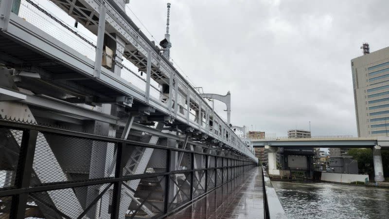 ▲東京新的散步路「SUMIDA RIVER WALK」，讓淺草走到晴空塔的距離更近了。（圖／記者李琦瑋攝，2022.09.18）