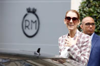 <p>Celine Dion leaves the hotel Royal Monceau in Paris, France, on July 20, 2017. (Photo by Mehdi Taamallah/Nurphoto)</p> 