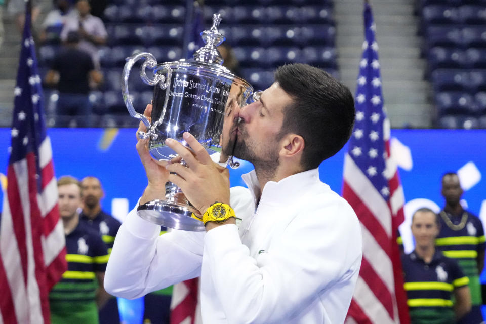 Novak Djokovic am Ziel: Nach dem Sieg bei den US Open küsste der Serbe den Pokal innbrünstig. (Bild: Robert Deutsch-USA TODAY Sports)