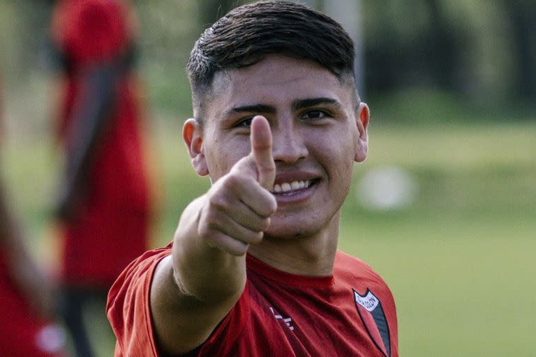 Cuando todo era alegría para Facundo Farías, la joya de Colón que fue figura en la conquista de la Copa de la Liga Profesional de 2021; después, el interés de Boca y River, la lesión y la inminente vuelta.