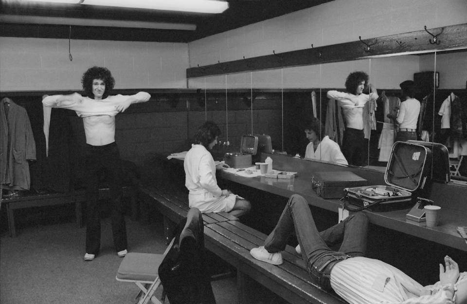 <p>British rock band Queen backstage during the band's US tour, January 1977.</p>