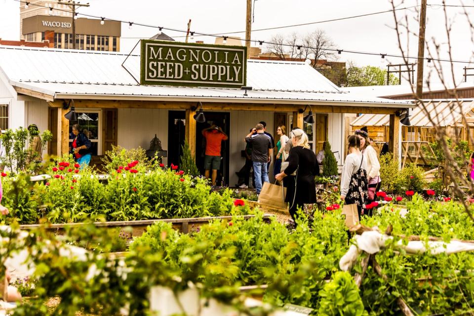 waco, tx, usa march 18, 2017 the entrance to magnolia seed and supply overlooking plants in the garden area of magnolia silos