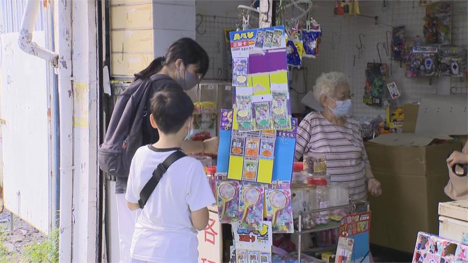 士林老字號柑仔店將吹熄燈號　顧客不捨向童年回憶道別