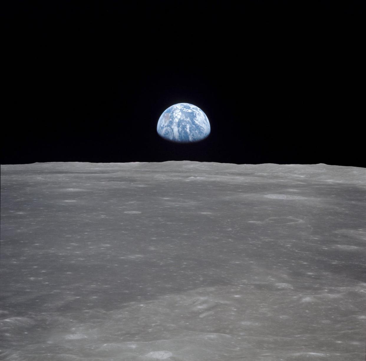 <a href="https://moon.nasa.gov/resources/187/apollo-11-mission-image-view-of-moon-limb-with-earth-on-the-horizon/" rel="nofollow noopener" target="_blank" data-ylk="slk:NASA / JSC;elm:context_link;itc:0;sec:content-canvas" class="link ">NASA / JSC</a>