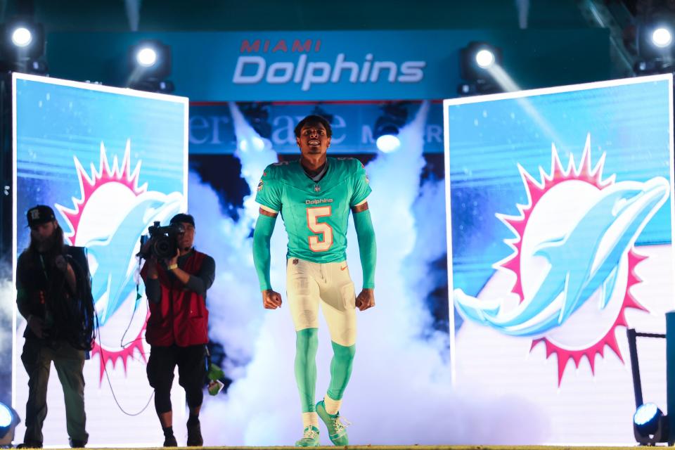 Miami Dolphins cornerback Jalen Ramsey (5) takes to the field prior to the game December 11, 2023, against the Tennessee Titans at Hard Rock Stadium in Miami Gardens, Florida. Mandatory Credit: Sam Navarro-USA TODAY Sports