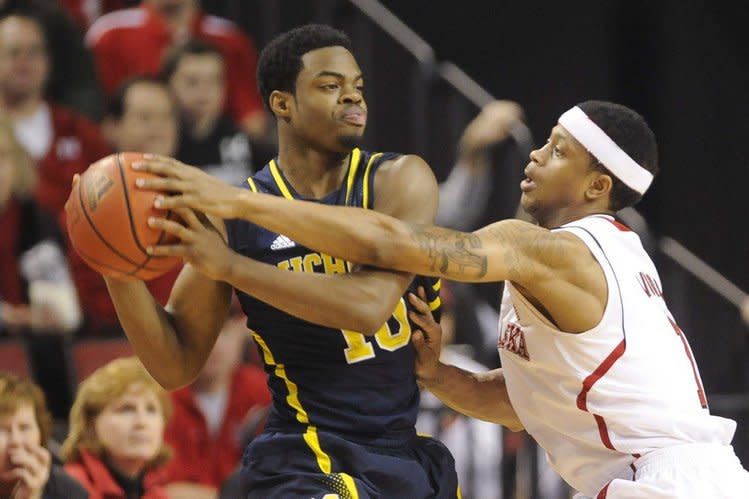 Michigan freshman hits half-court shot to end first half, game-winner