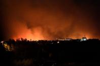 <p>Quelque 1 800 soldats du feu luttent toujours contre ce feu qui s'est déclaré mardi en fin d'après-midi sur la commune de Martigues, à l'ouest de Marseille</p>