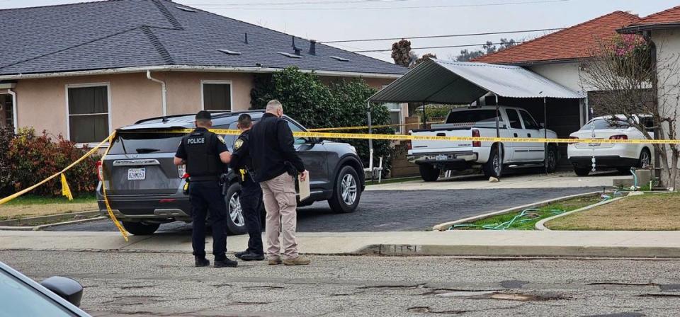 Dos personas fueron encontradas muertas en el patio  de una casa de Reedley, California, el sábado 6 de enero de 2024.