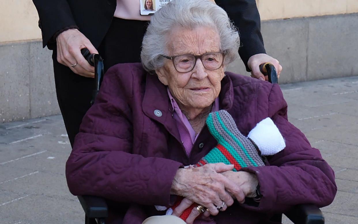 101-year-old 'Liz' Zettl  - INS News Agency Ltd