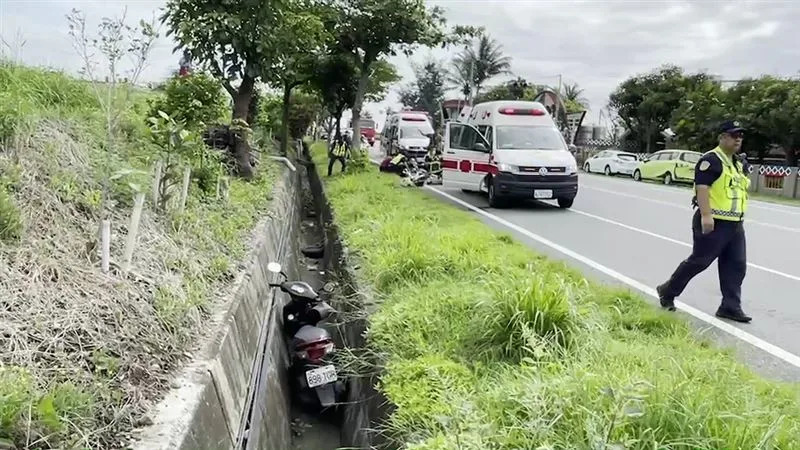 &#x005973;&#x009a0e;&#x0058eb;&#x0096d9;&#x008f09;&#x007591;&#x009a0e;&#x008eca;&#x005931;&#x0063a7;&#x00589c;&#x005165;&#x006c34;&#x006e9d;&#x004e2d;&#x003002;&#x00ff08;&#x005716;&#x00ff0f;&#x007ffb;&#x00651d;&#x00756b;&#x009762;&#x00ff09;