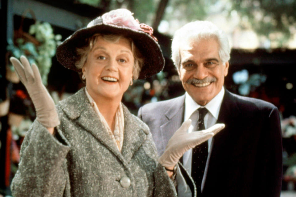 Angela Lansbury, Omar Sharif in Mrs 'Arris Goes to Paris