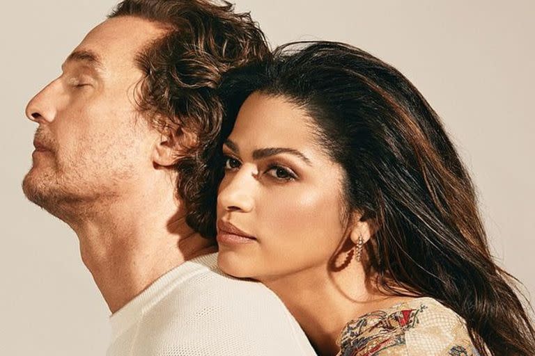 Matthew McConaughey y su esposa, Camila Alves, posan juntos y hablan sobre su familia