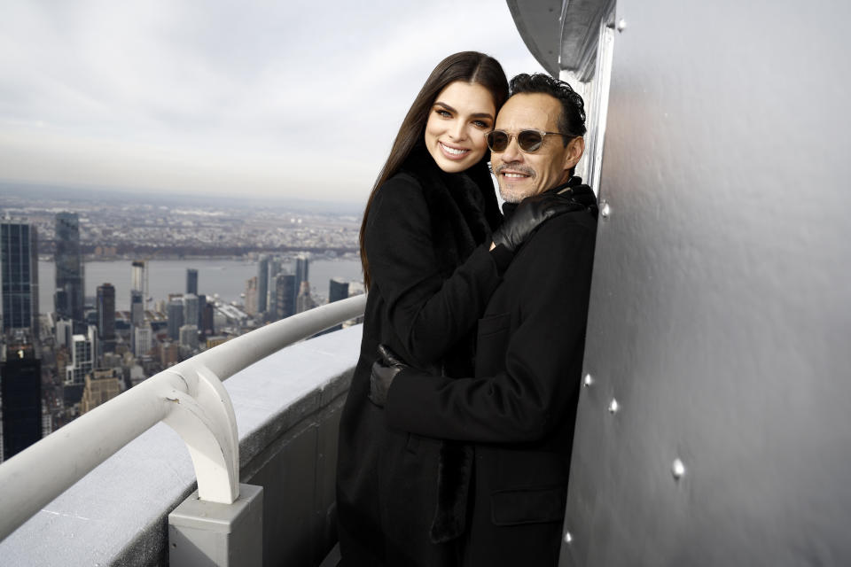 Nadia Ferreira y Marc Anthony (Photo by John Lamparski/Getty Images for Empire State Realty Trust)