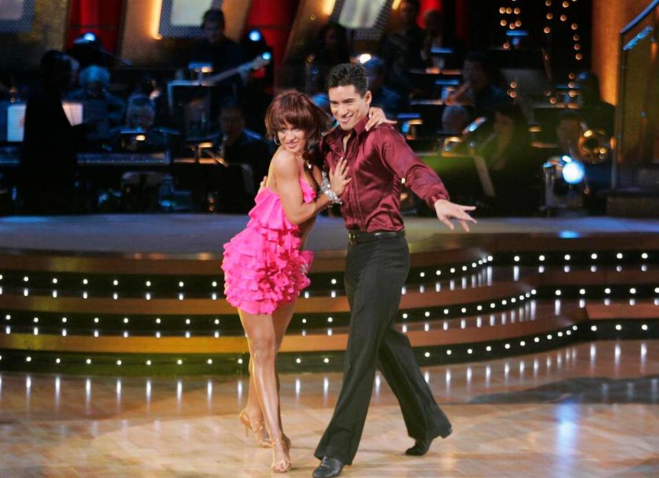 Mario López con Karina Smirnoff durante ‘Dancing With the Stars’ en 2006.