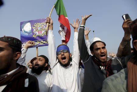 Supporters of a religious political party shout slogans to protest against the execution of Mumtaz Qadri, in Rawalpindi, Pakistan February 29, 2016. REUTERS/Faisal Mahmood