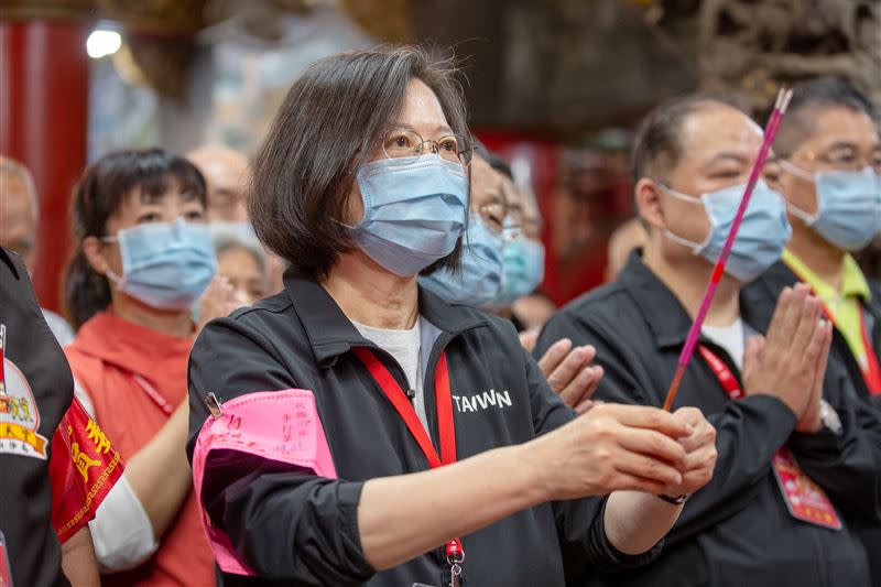  白沙屯媽祖今日起駕進香，蔡英文親自赴拱天宮參拜。（圖／總統府提供）