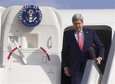 U.S. Secretary of State John Kerry arrives in Tel Aviv, November 8, 2013. REUTERS/Jason Reed