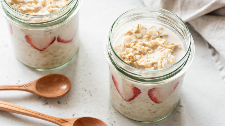 Jars of overnight oats