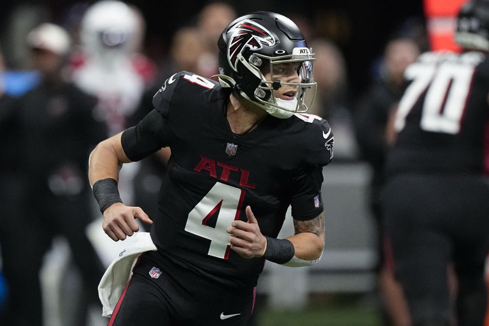 Atlanta Falcons quarterback Desmond Ridder (4) works against the Arizona Cardinals during the first half of an NFL football game, Sunday, Jan. 1, 2023, in Atlanta. (AP Photo/Brynn Anderson)