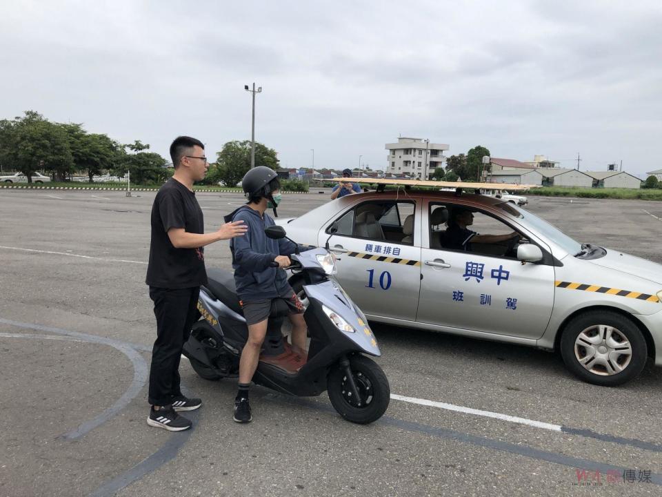 ▲為鼓勵民眾到機車駕訓班，參加普通重型機車駕駛訓練後再考取駕照，彰化縣祭出加碼挹注優惠補助方案，最高補助3,700元。（圖／記者陳雅芳攝，2023.05.30）