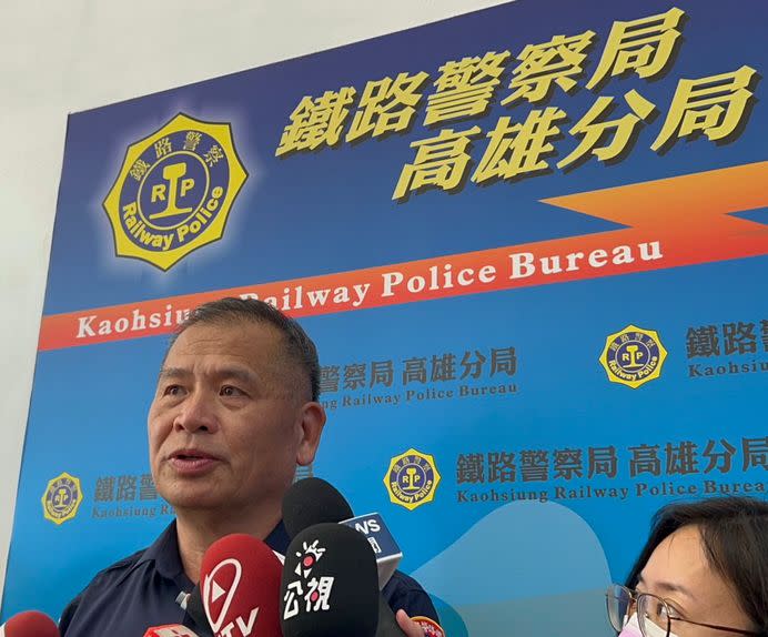  鐵路警察局高雄分局副分局長林泰山說明，詳細案情仍在偵辦釐清中。(記者呂佩琍攝)
