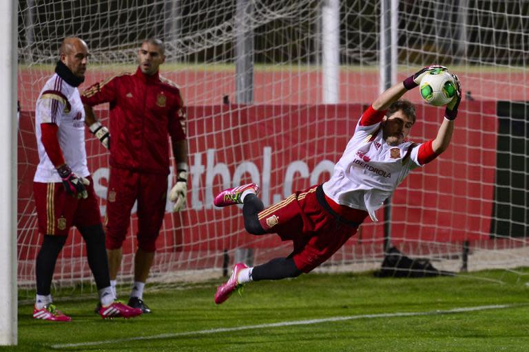 Spain National football players Iker Casillas (R), Victor Valdes (C) and Jose Manuel Reina, take part in a training session on November 13, 2013 at Sport City ground in Las Rozas near Madrid