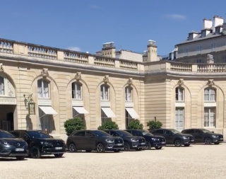 Les voitures des membres du gouvernement durant le Conseil des ministres à l’Élysée, vendredi 29 juillet.