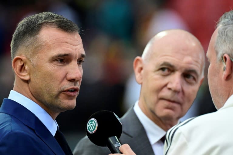 Andriy Shevchenko (à gauche) avant un match amical de préparation à l'Euro entre l'Allemagne et l'Ukraine le 3 juin 2024 à Nuremberg (Tobias SCHWARZ)