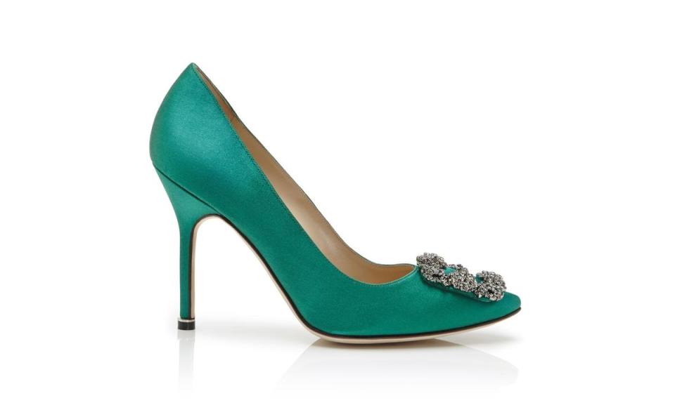 綠色緞面Hangisi高跟鞋 NT$45,800 MANOLO BLAHNIK。（MANOLO BLAHNIK提供）