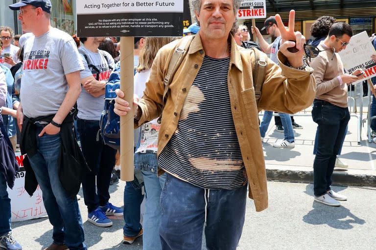 Mark Ruffalo en la huelga de actores