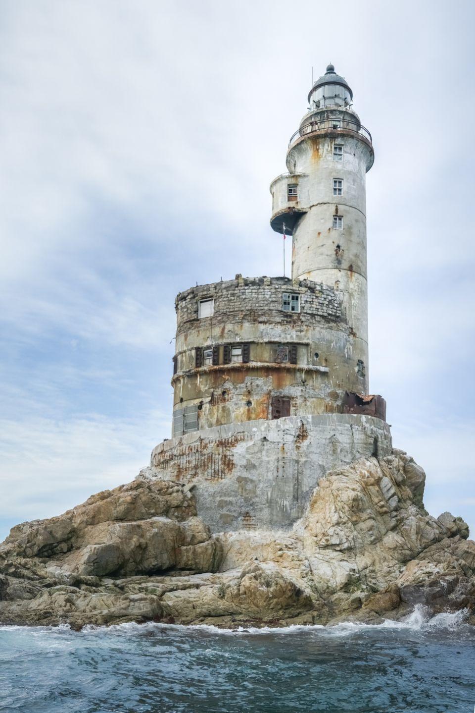 26) Aniva Rock Lighthouse, Japan