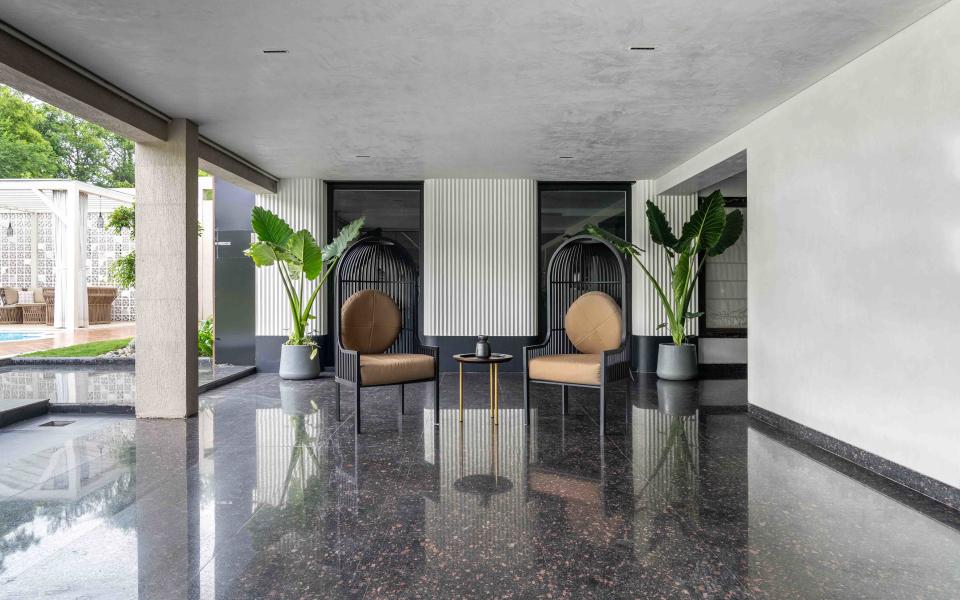 A foyer with limewash walls