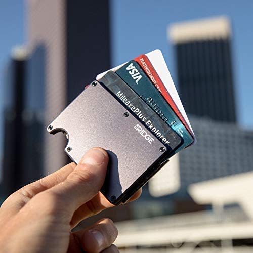 Money clip wallet (Amazon / Amazon)