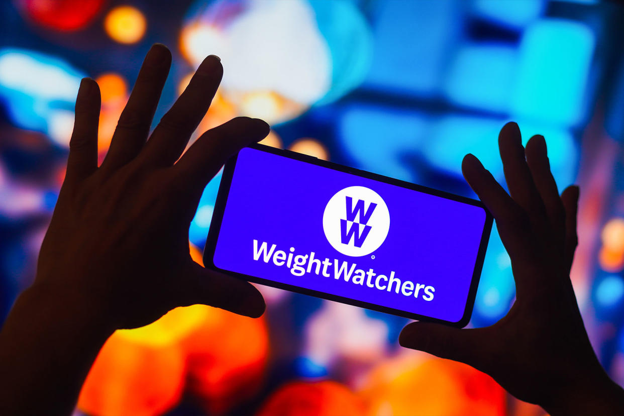Weight Watchers WW phone Photo Illustration by Rafael Henrique/SOPA Images/LightRocket via Getty Images