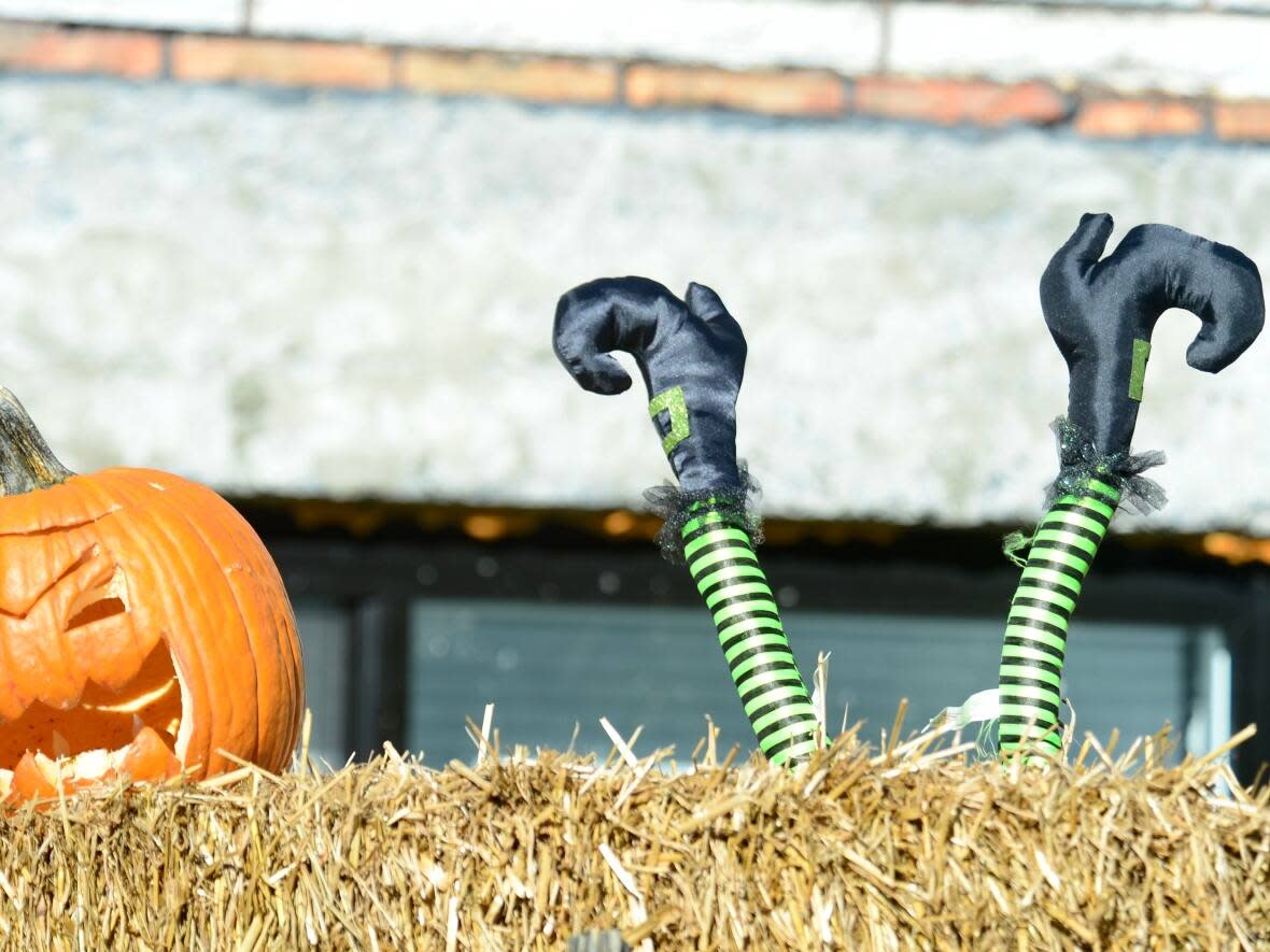 Some parents in Sherbrooke say celebrating Halloween on a Saturday instead of after school would be easier to manage. (Jean-Claude Taliana/Radio-Canada - image credit)