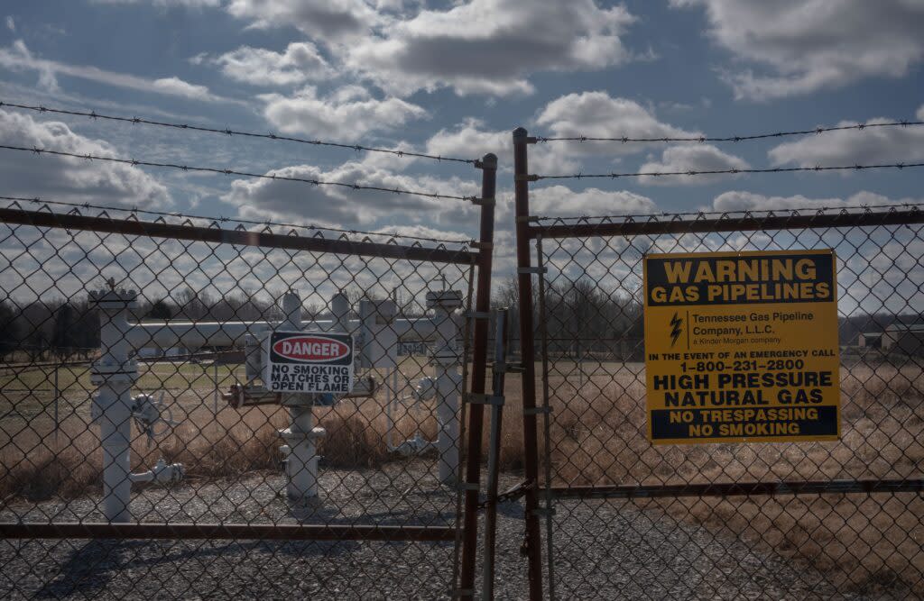 Warnings posted in Dickson County near Tennessee Gas Pipeline property. (Photo: John Partipilo)
