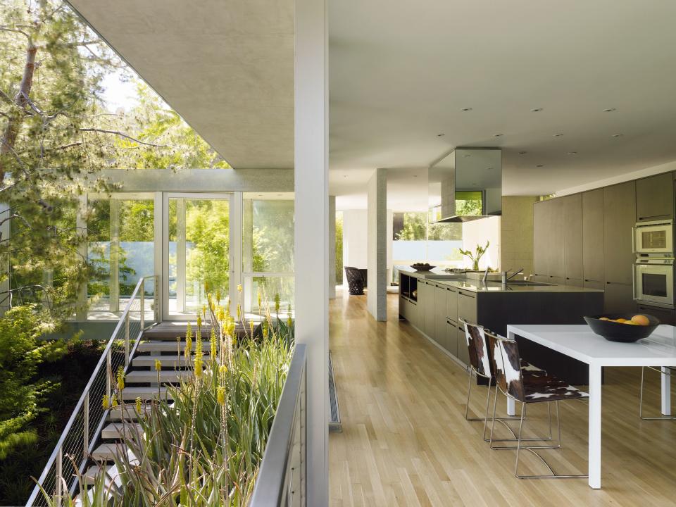 Greenery meets architecture at this house in Pacific Palisades, California.