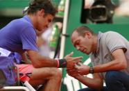 Tennis - French Open - Roland Garros, Paris, France - 2/6/15 Men's Singles - Switzerland's Roger Federer receives medical attention during the quarter final Action Images via Reuters / Jason Cairnduff Livepic