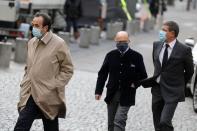 <p>Frédéric Salat-Baroux et Bernard Cazeneuve, vendredi à la messe du souvenir en hommage à Jacques Chirac, célébrée en l'église Saint-Gervais,à Paris.</p>