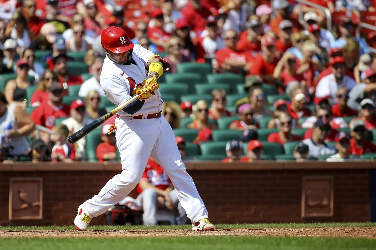 Molina homers, Pujols goes hitless as Cards sweep Reds