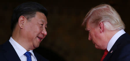 U.S. President Donald Trump welcomes Chinese President Xi Jinping at Mar-a-Lago state in Palm Beach, Florida, U.S., April 6, 2017. REUTERS/Carlos Barria