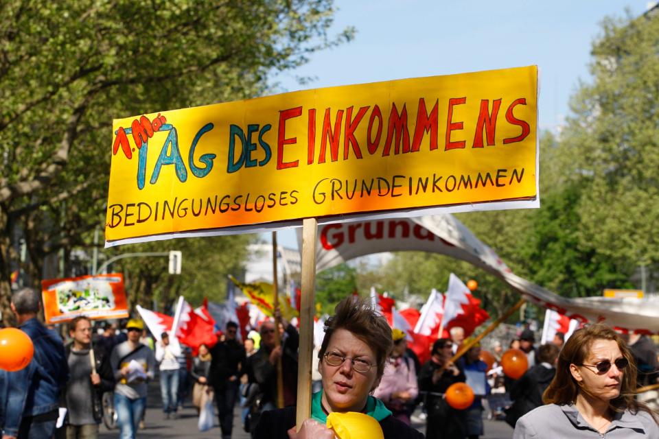 Bedingungsloses Grundeinkommen, Pro und Contra – Demonstration von Befürwortern in Berlin. - Copyright: Florian Schuh dpa/lbn