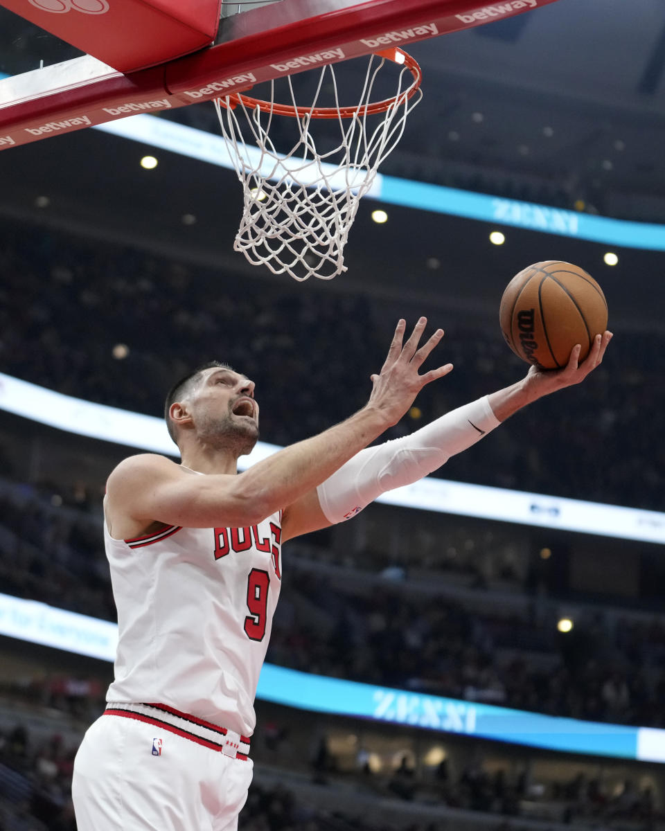 Chicago Bulls' Nikola Vucevic shoots a reverse layup during the first half of the team's NBA basketball game against the Memphis Grizzlies Saturday, Jan. 20, 2024, in Chicago. (AP Photo/Charles Rex Arbogast)